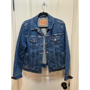 Womens Levi’s jean jacket